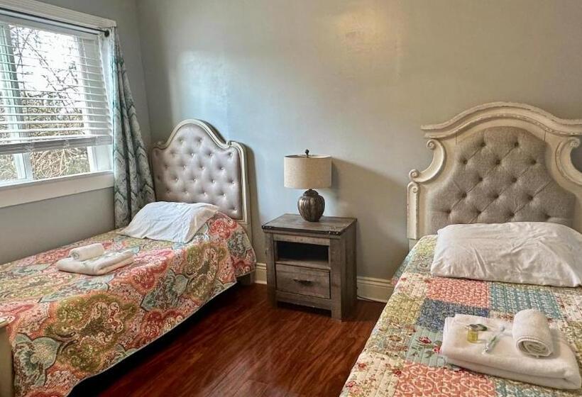 غرفة قياسية, Madame Isabelle's House