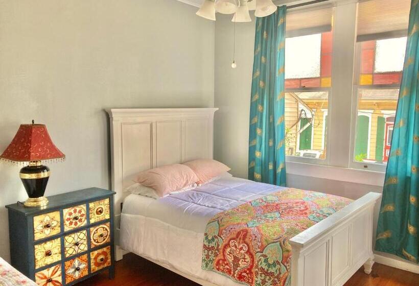 غرفة قياسية ثلاثية حمام مشترك, Madame Isabelle's House