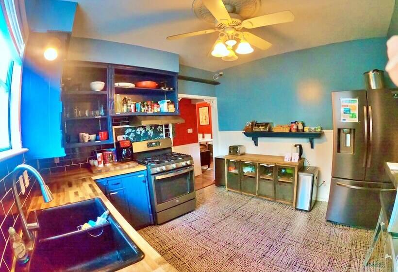 غرفة قياسية, Madame Isabelle's House