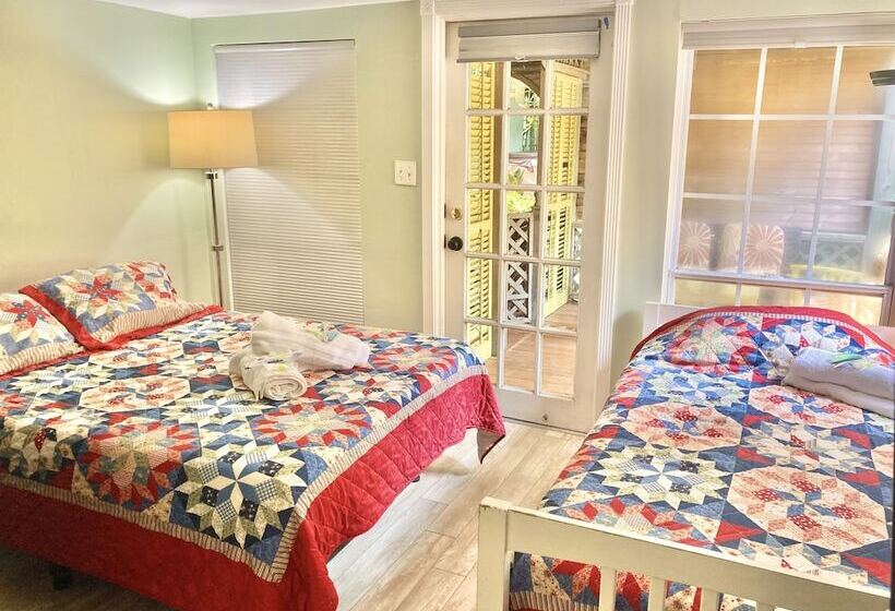 غرفة قياسية, Madame Isabelle's House