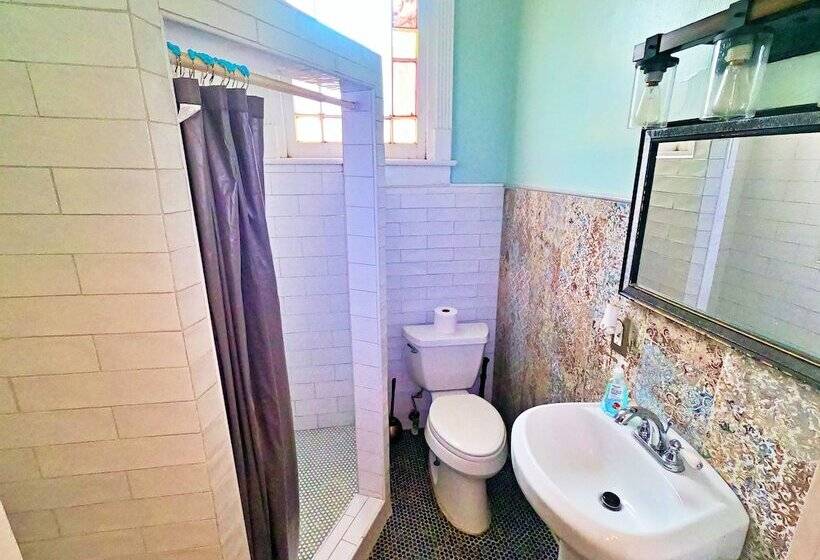 غرفة قياسية, Madame Isabelle's House