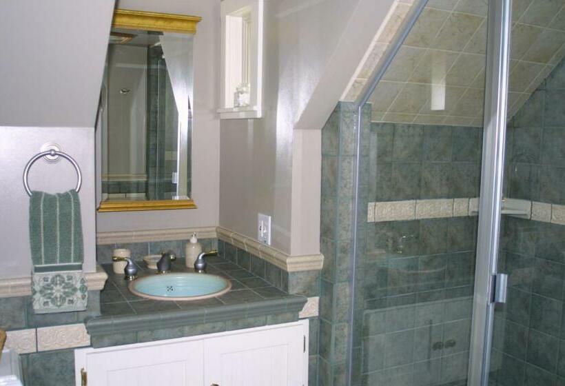 Люкс 2 Спальни, Arden Forest Inn