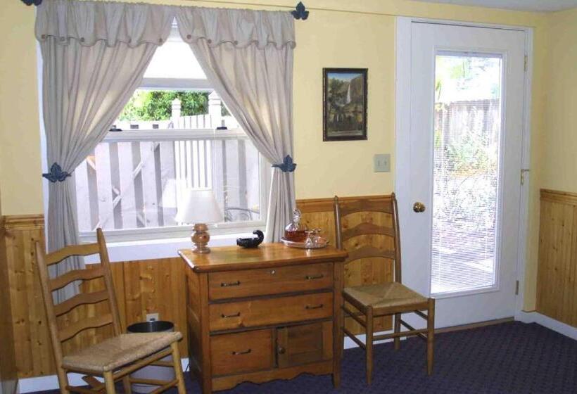 标准间内部标间, Arden Forest Inn