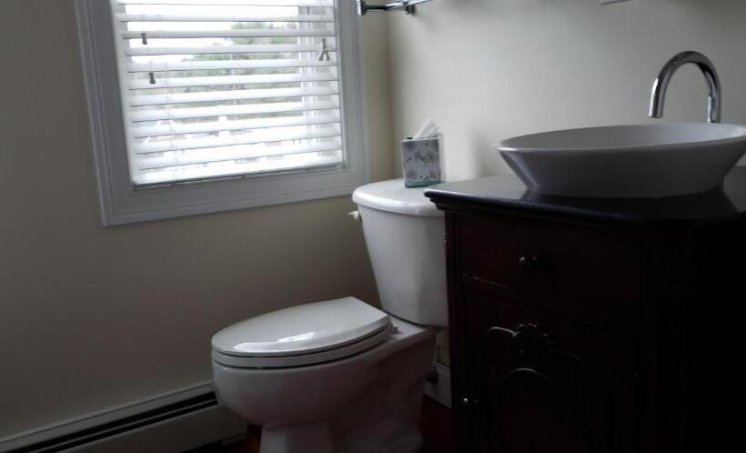 带大床的豪华间, Elmere House Bed & Breakfast