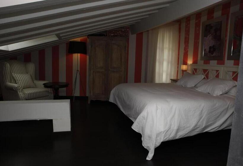 스위트, El Bosque De La Anjana