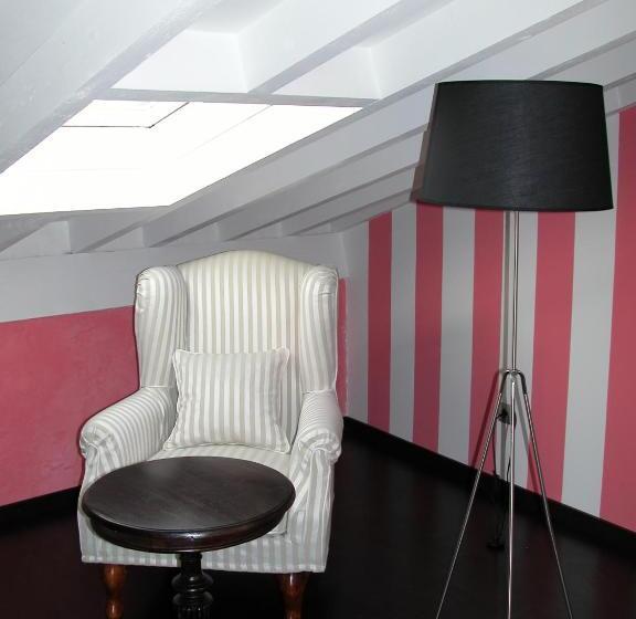 스위트, El Bosque De La Anjana