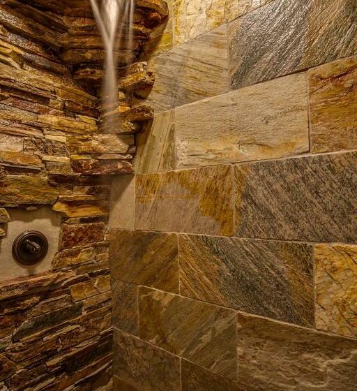 수피리어 스위트, Storybook Riverside Inn