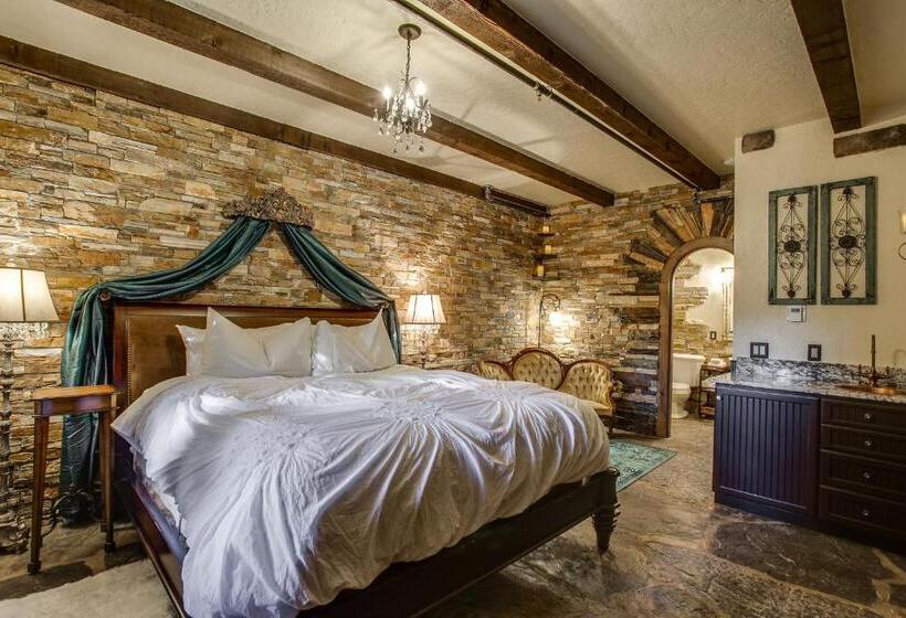 스위트, Storybook Riverside Inn