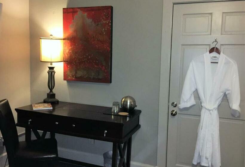 جناح سرير كينج, The Loft On The Square