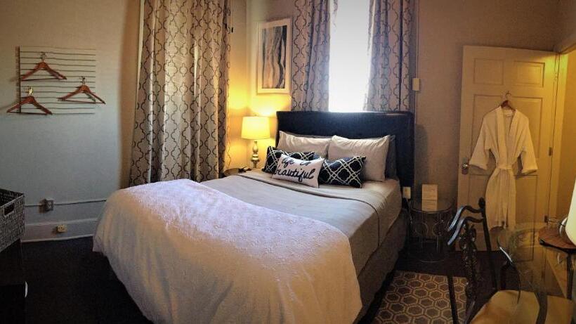 جناح, The Loft On The Square