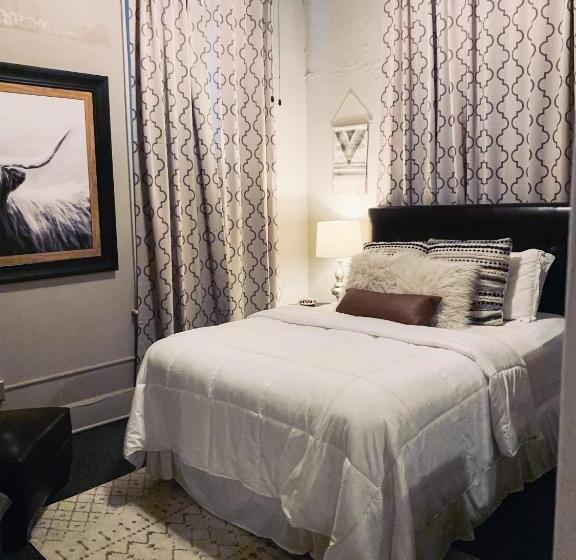 جناح, The Loft On The Square