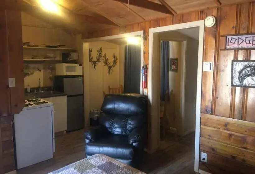 Standard-studio, Rainbows End Fishing Resort