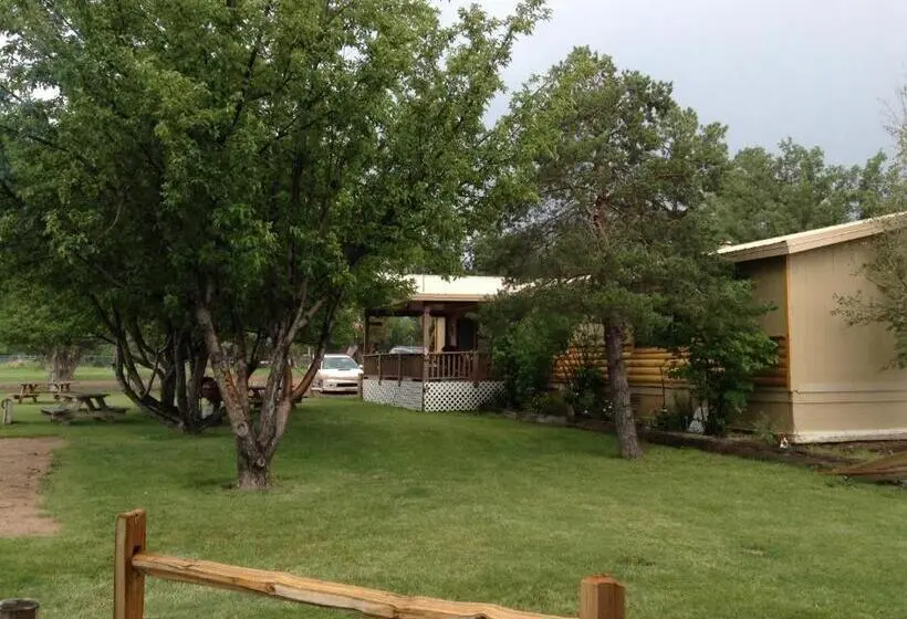 Villa 2 Makuuhuonetta, Rainbows End Fishing Resort