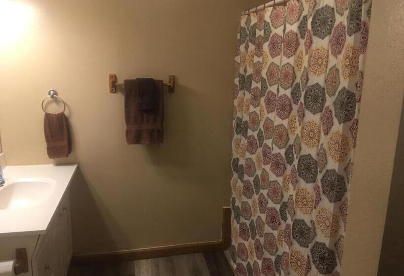 스탠다드 스튜디오 킹침대, Rainbows End Fishing Resort