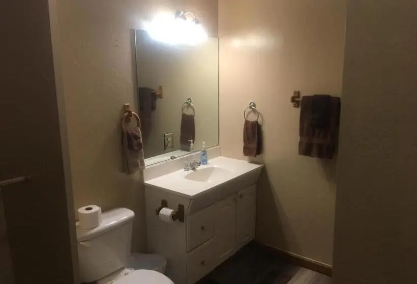 Standard-studio King-vuode, Rainbows End Fishing Resort