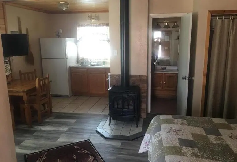 Deluxe-studio, Rainbows End Fishing Resort