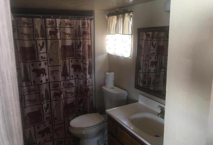 Standard studio with lake view, Rainbows End Fishing Resort