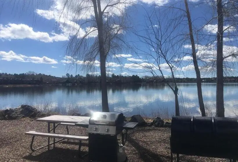 Standard studio with lake view, Rainbows End Fishing Resort