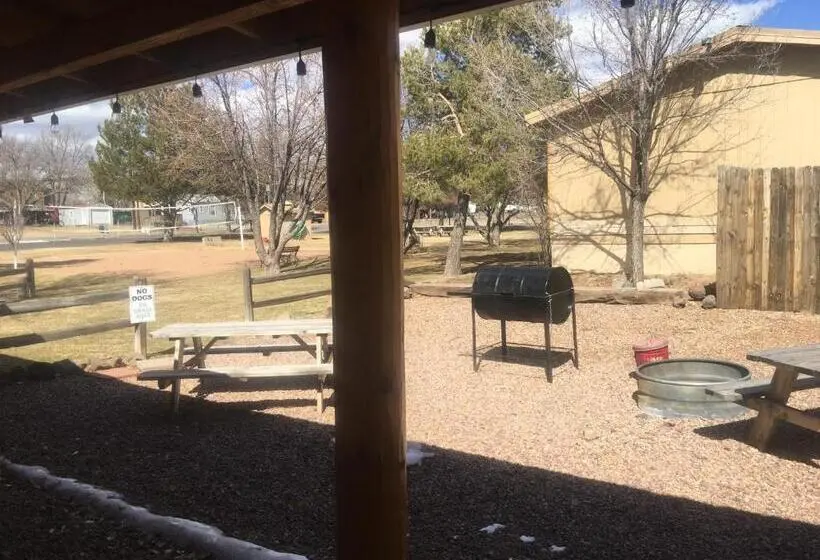Standard-studio, Rainbows End Fishing Resort