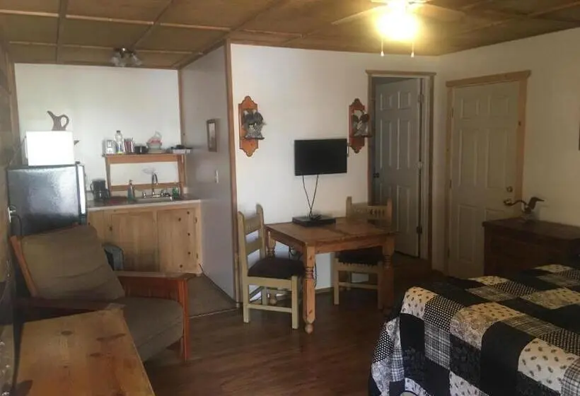 Standard-studio, Rainbows End Fishing Resort