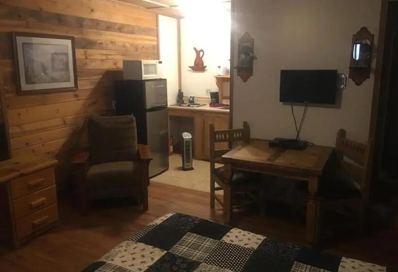 Standard-studio, Rainbows End Fishing Resort