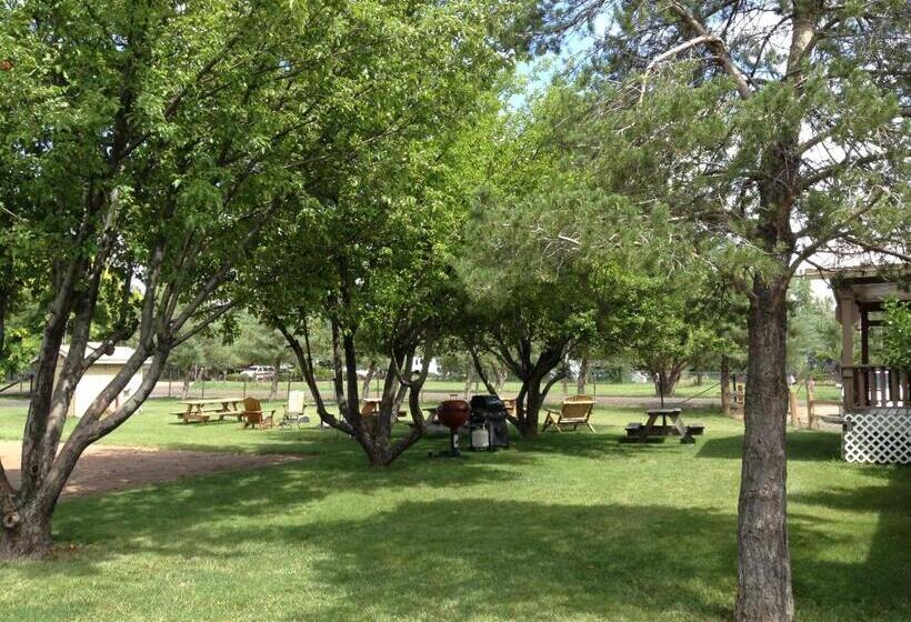 1 Bedroom Apartment Lake View, Rainbows End Fishing Resort