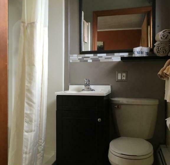 غرفة قياسية, The Triangle Motel