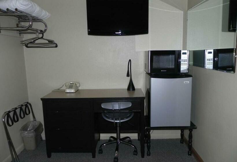 غرفة قياسية, The Triangle Motel