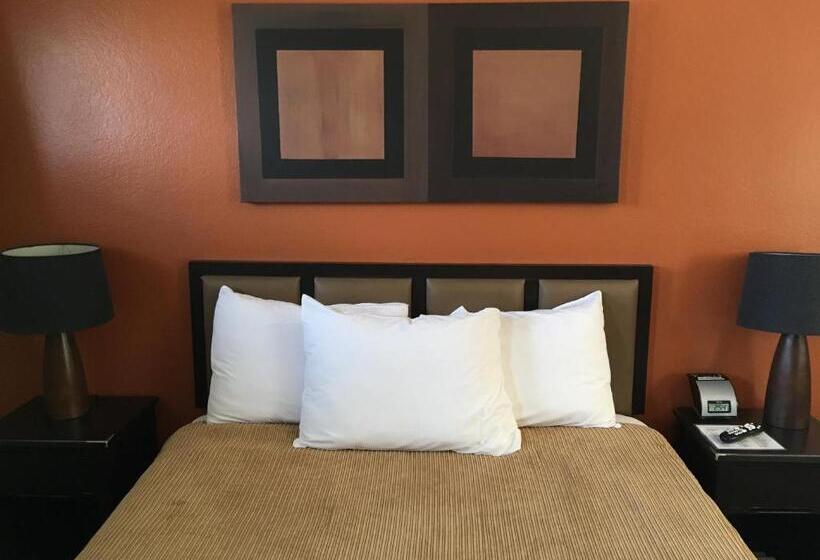 غرفة قياسية, The Triangle Motel