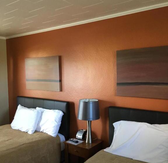 غرفة قياسية ثلاثية, The Triangle Motel