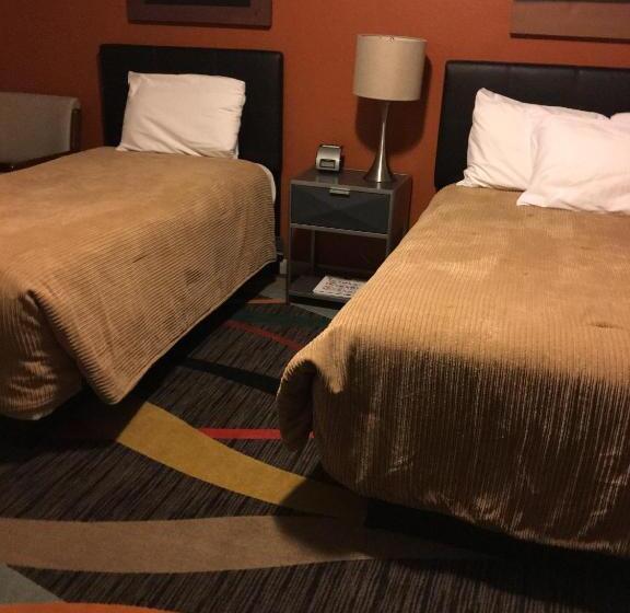 غرفة قياسية ثلاثية, The Triangle Motel