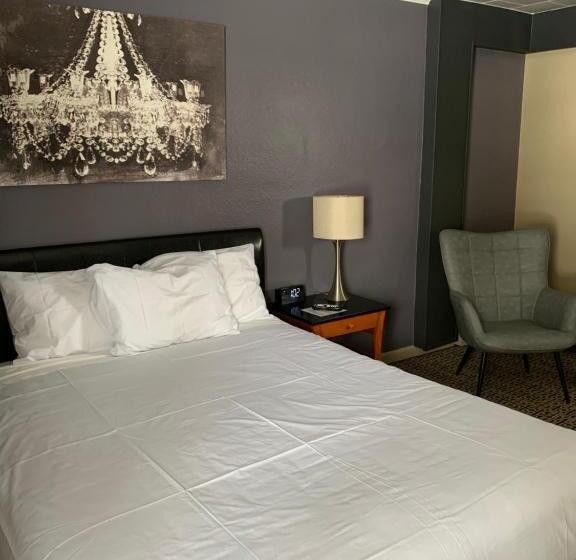 غرفة قياسية, The Triangle Motel