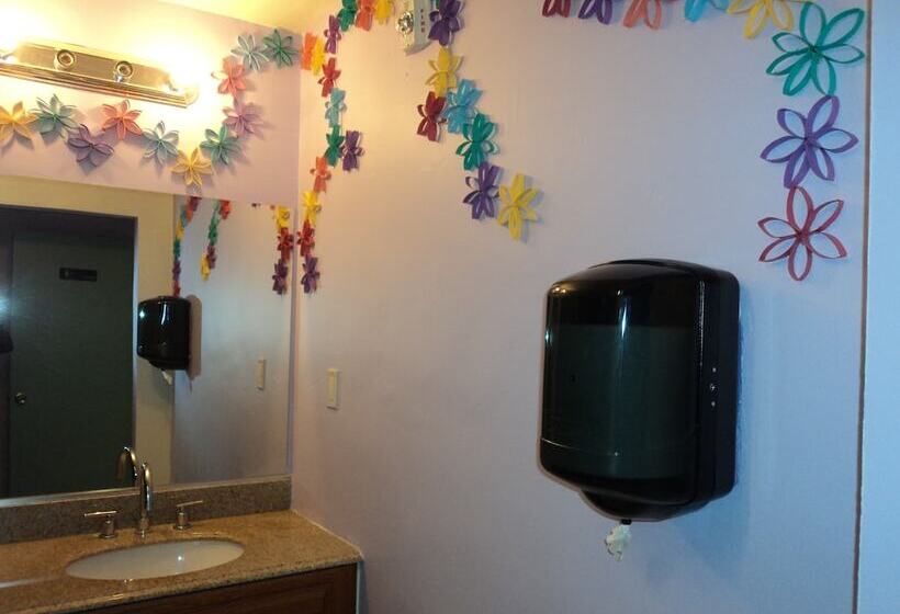 اتاق استاندارد با سرویس بهداشتی مشترک, Traveler S Bed & Breakfast Hostel