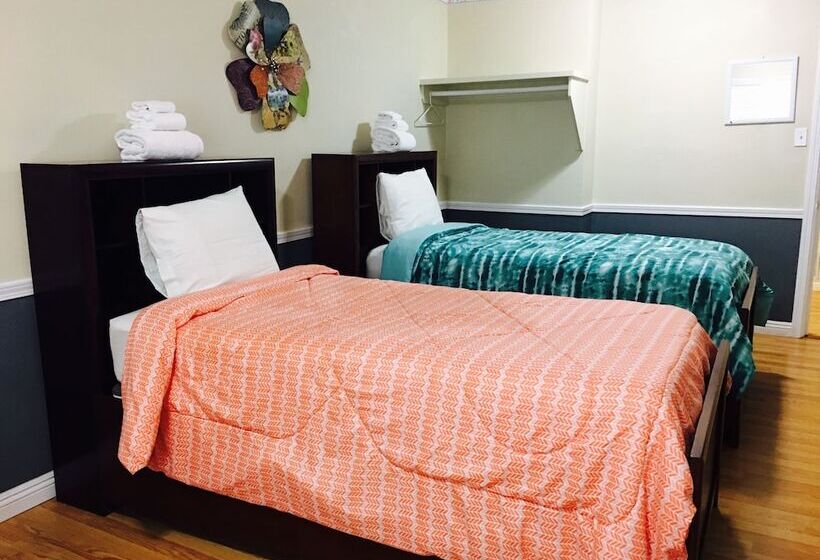 اتاق استاندارد با سرویس بهداشتی مشترک, Traveler S Bed & Breakfast Hostel