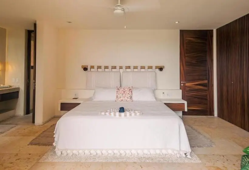 2 Bedroom Apartment with Pool, Armadillo Living Villas
