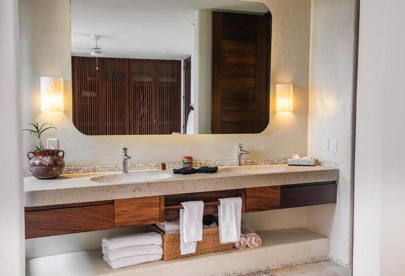 2 Bedroom Apartment with Pool, Armadillo Living Villas