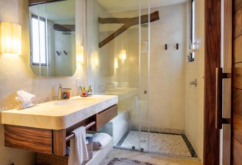 2 Bedroom Apartment with Pool, Armadillo Living Villas