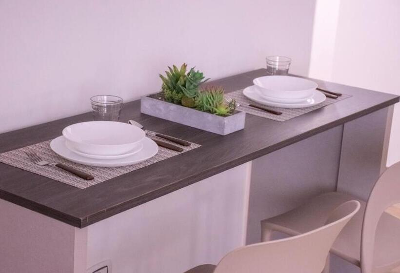 سوییت جونیور با بالکن, Modern House Le Castella