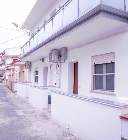 سوییت جونیور با بالکن, Modern House Le Castella