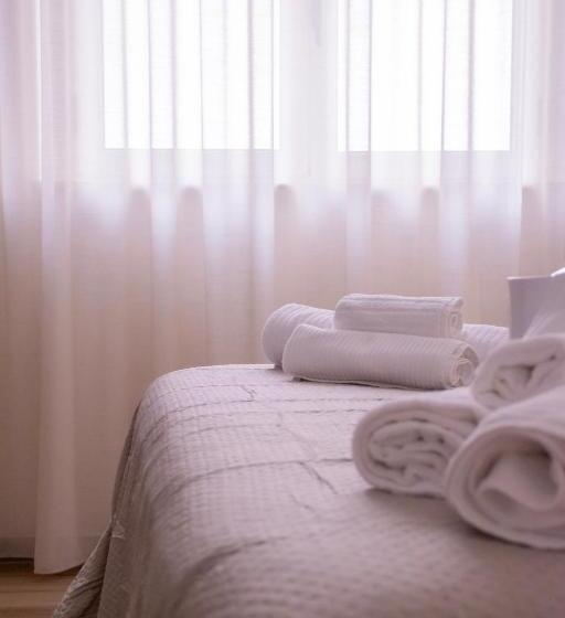 سوییت جونیور لوکس, Modern House Le Castella