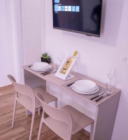 سوییت جونیور لوکس, Modern House Le Castella