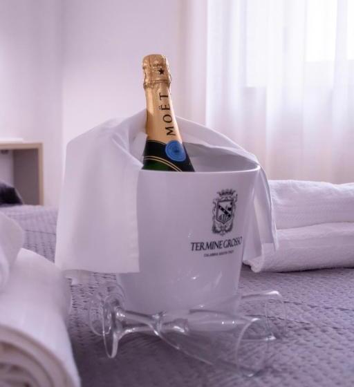 سوییت جونیور لوکس, Modern House Le Castella