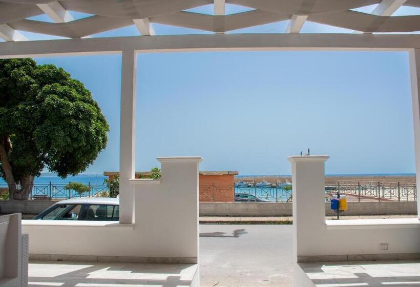 سوییت با چشمانداز دریا, Modern House Le Castella