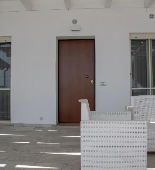 سوییت با چشمانداز دریا, Modern House Le Castella