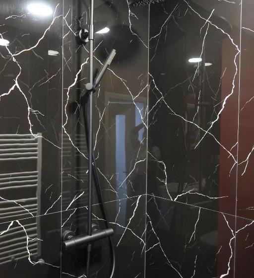 اتاق لوکس سه تخته, Eden Suites