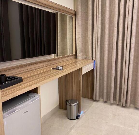 اتاق لوکس, Golden Light Aqaba Hotel فندق جولدن لايت العقبة