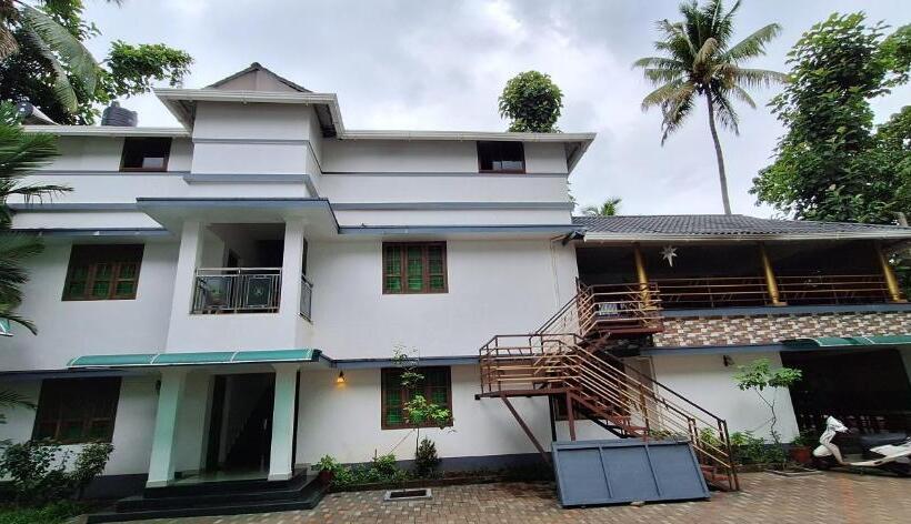 Номер Deluxe, Athirappilly Budget Villa