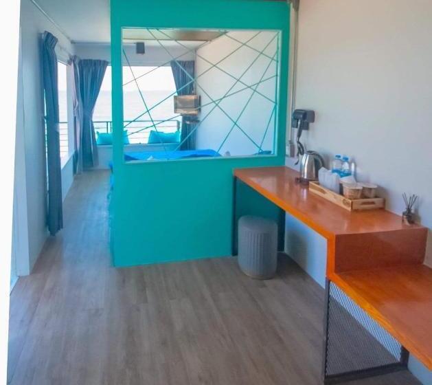 Номер Deluxe Вид на Море с Балконом, C Smile Samed Resort