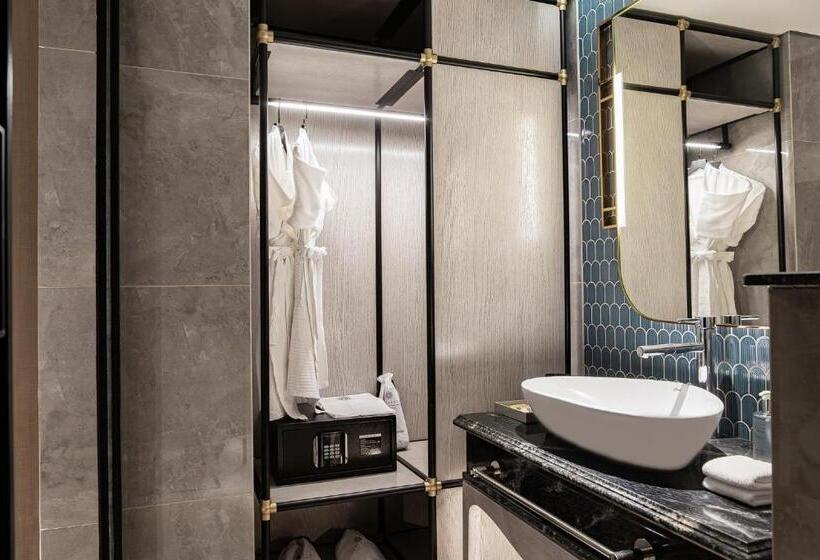 سوییت جونیور, La Siesta Premium Saigon Central