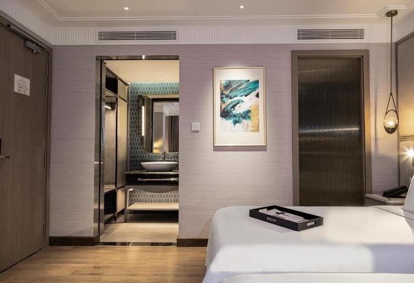 سوییت جونیور, La Siesta Premium Saigon Central